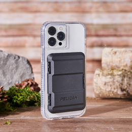 Protector Magnetic Wallet works with MagSafe