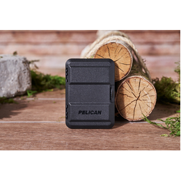 Protector Magnetic Wallet works with MagSafe