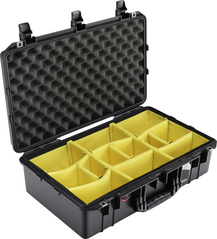 Pelican 1555 Air with Dividers