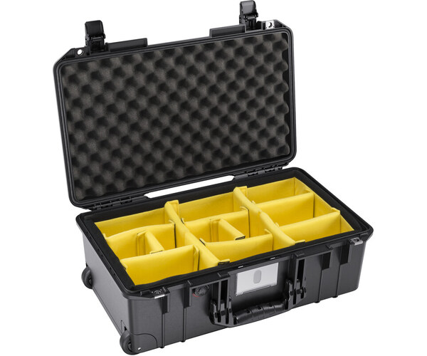 Pelican 1535 Air with Dividers