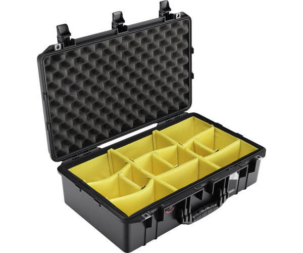 Pelican 1555 Air with Dividers