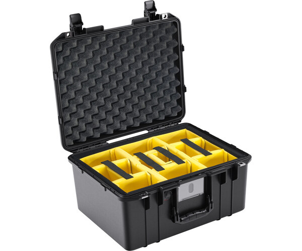 Pelican 1557 Air w/ Dividers Black