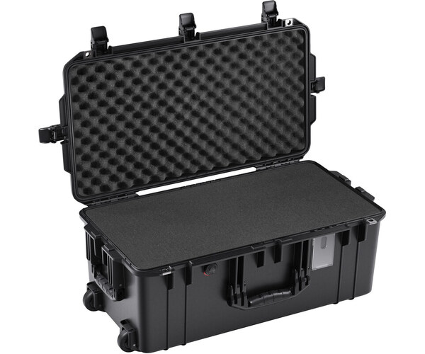 Pelican 1606 Air with Foam Black
