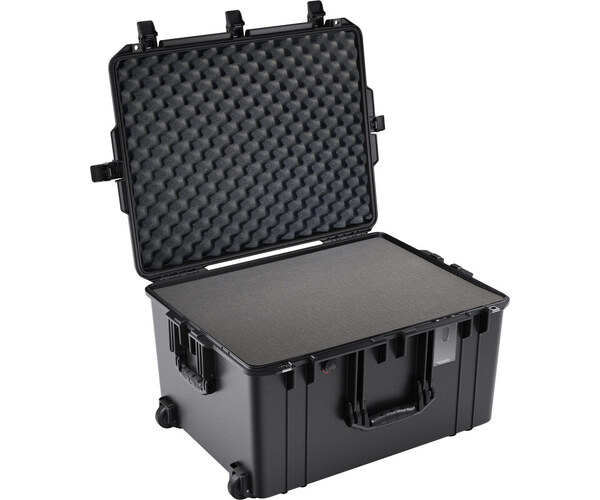 Pelican 1637 Air with Foam Black