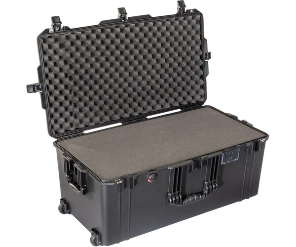 Pelican 1646 Air with Foam Black