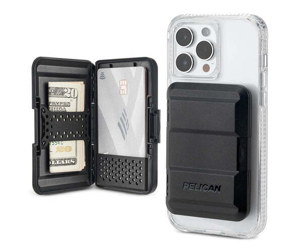 Protector Magnetic Wallet works with MagSafe